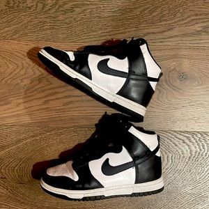 These are the High White and Black Nike Womans Dunks!